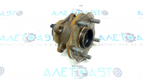 Rear right hub Toyota Sienna 21-25 FWD