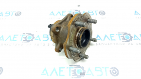 Rear left hub Toyota Sienna 21-25 FWD