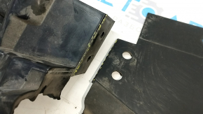 Upper radiator deflector Chevrolet Volt 16 - fragment torn off