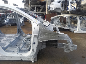 Front right quarter Toyota Sienna 21-24