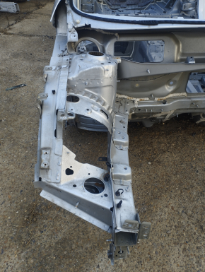Front right quarter Chevrolet Volt 16- on the body, silver