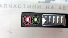 USB HUB AUX Audi Q5 80A 18-24 paint peeled off