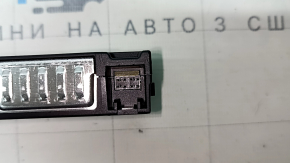 USB HUB AUX Audi Q5 80A 18-24 paint peeled off