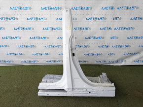 The central right body pillar of Toyota Sienna 21-24 is sawn off