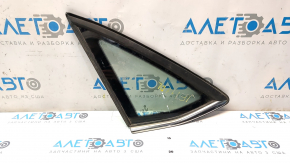 Window blind glass rear left VW Jetta 19-21 chrome, torn seal, scratches on chrome