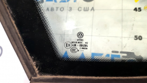 Window blind glass rear left VW Jetta 19-21 chrome, torn seal, scratches on chrome