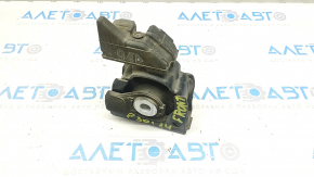 Front engine mount Toyota Prius 30 14-15