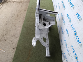 Front right quarter Kia Niro 17-22 HEV, PHEV, white, on the body