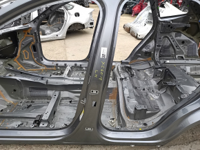 Body pillar center left Volvo XC60 18-23