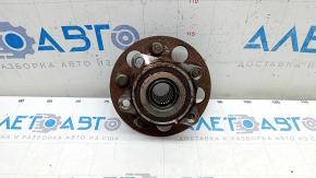 Rear right hub Toyota Venza 21-24 AWD rusty