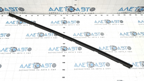 Door seal front right Volvo XC60 18-23 lower