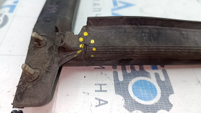 Door seal on the right threshold Volvo XC60 18-23 is torn