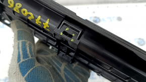 Right ventilation shield Ford Explorer 20-23 crack in the mount