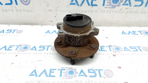 Mitsubishi Outlander 14-20 FWD rear right hub rusty