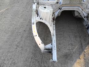 Front right quarter Ford Explorer 20-20
