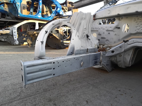 Front right quarter Ford Explorer 20-20