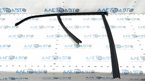 Rear left glass seal Volvo XC40 19-25