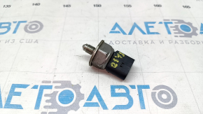 Fuel pressure sensor Audi Q5 80A 18-20 2.0T on the fuel rail