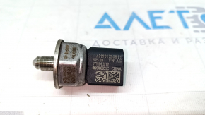 Fuel pressure sensor Audi Q5 80A 18-20 2.0T on the fuel rail