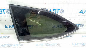 Window blind glass rear left Toyota Highlander 20-25 chrome, scratches on chrome