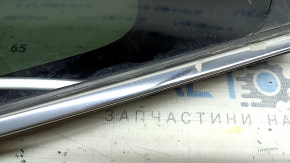 Window blind glass rear right Toyota Highlander 20-25 chrome, scratches on chrome