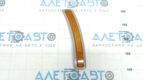 The right front bumper reflector for a BMW 3 G20 19-24 is melted and bent.