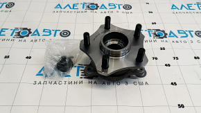 Front left hub Suzuki Kizashi 10-15 GSP