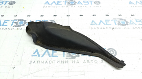 Right wiper grille seal for Jeep Cherokee KL 19-23 is torn.