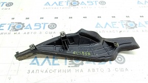 Right wiper grille seal for Jeep Cherokee KL 19-23 is torn.