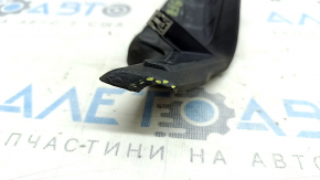 Right wiper grille seal for Jeep Cherokee KL 19-23 is torn.