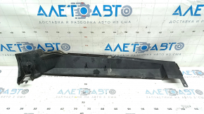 The rear right inner fender lining for the Audi Q5 80A 18-24 has a broken mount.
