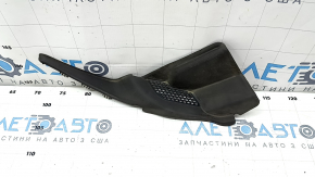 The right windshield wiper seal on a Jeep Grand Cherokee WK2 16-22 has dried out.