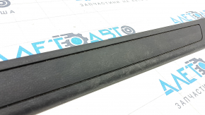 Jeep Grand Cherokee WK2 11-22 front right door sill trim, black, scratches