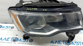 Right front headlight for Jeep Grand Cherokee WK2 17-22 halogen, light, without back cover, scratches, ready for polishing