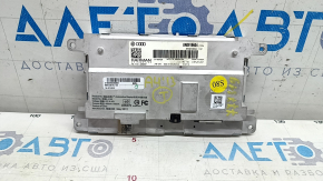 The monitor, display, and navigation of the Audi A4 B8 08-16 are worn out.