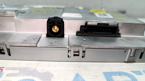 The monitor, display, and navigation of the Audi A4 B8 08-16 are worn out.