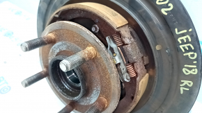 Rear left axle with hub for Jeep Grand Cherokee WK2 16-22 with casing and parking brake mechanism, with handbrake cable, rusty