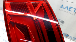 Right headlight Audi Q7 16-19 scratches