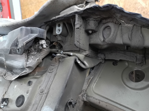 The quarter panel of the rear right wing of an Audi Q7 16-25 is sawn off, blue, the side member is dented, the filler has come off