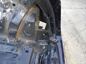 The quarter panel of the rear right wing of an Audi Q7 16-25 is sawn off, blue, the side member is dented, the filler has come off