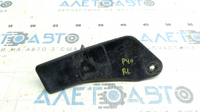 The rear left mudguard of the Toyota Prius V 12-17 is worn out.