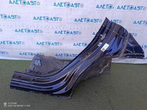 The left rear fender of the Audi Q7 16-25 has been sawed off, blue.