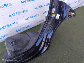 The left rear fender of the Audi Q7 16-25 has been sawed off, blue.