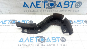 The right front bumper mudguard of a Nissan Leaf 11-17 is torn.