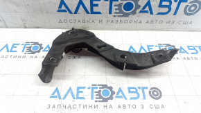 The right front bumper mudguard of a Nissan Leaf 11-17 is torn.