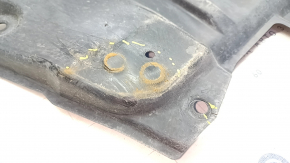 The rear engine guard of the Nissan Leaf 11-17 has worn out tears.