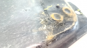 The rear engine guard of the Nissan Leaf 11-17 has worn out tears.
