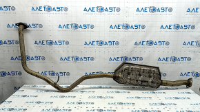 The exhaust pipe, the middle part of the Subaru Forester 17-18 SJ 2.5 automatic transmission, is rusty.