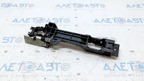 The front right door handle mechanism of a 17-22 Nissan Rogue Sport has a broken mount.