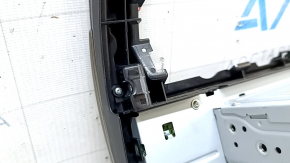 The Toyota Camry V50 12-14L's tape recorder, radio, and CD player have a broken mount.